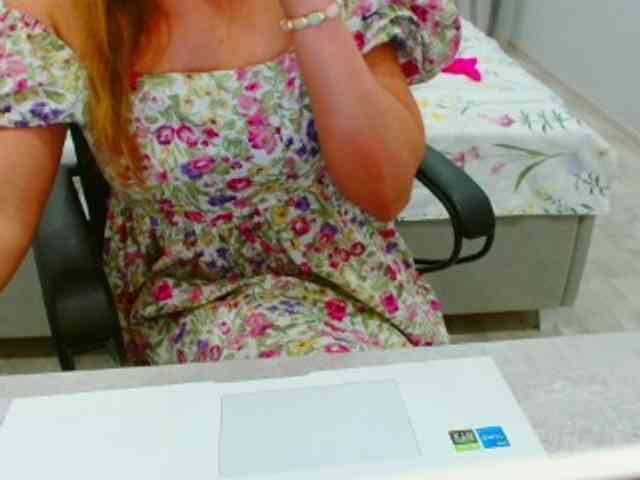 JuicyGloss webcam