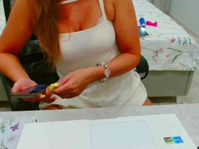 JuicyGloss webcam