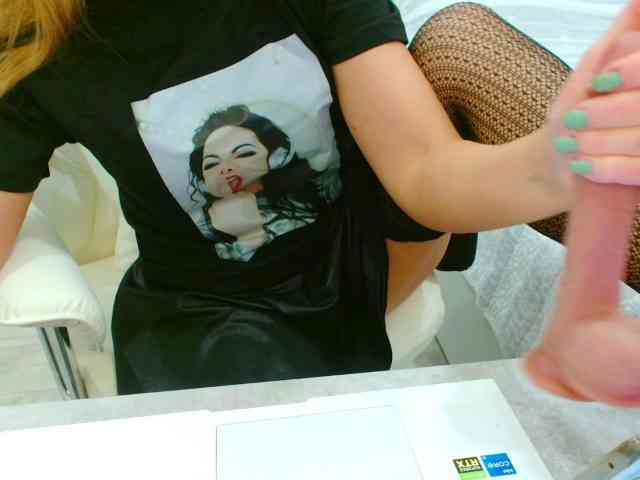 JuicyGloss webcam