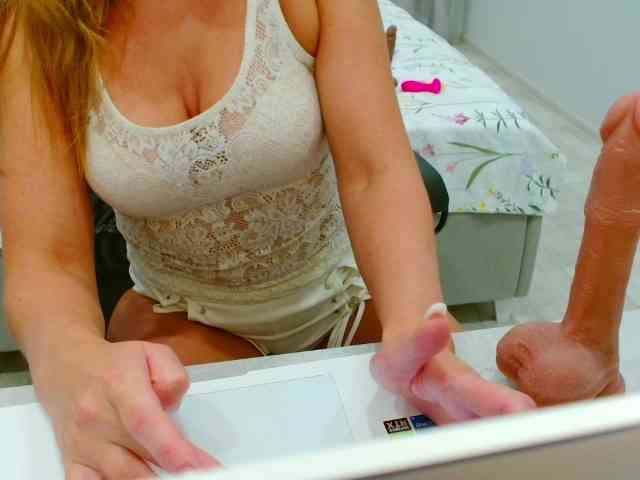 JuicyGloss webcam