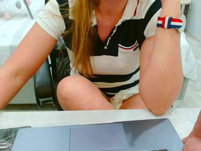 JuicyGloss webcam