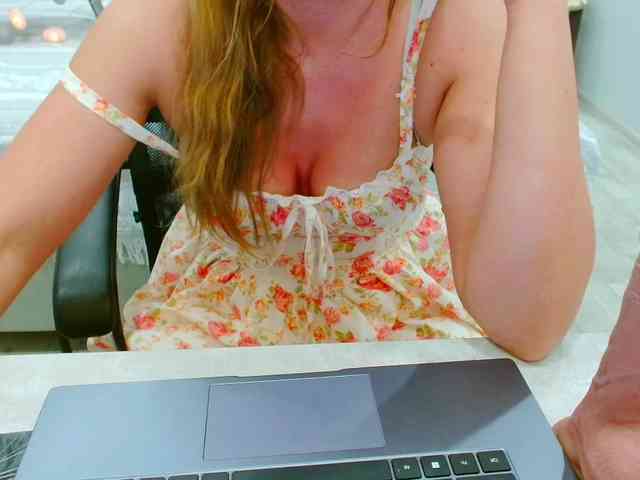 JuicyGloss webcam