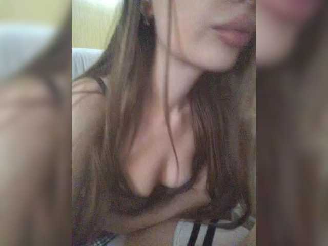 Elza_kom live cam on BongaCams