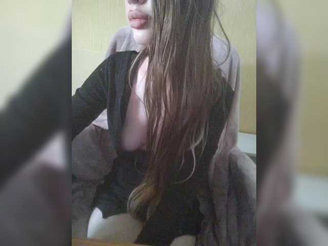 Alexi12 live cam on BongaCams
