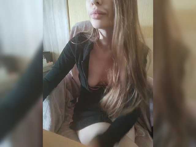 Alexi12 live cam on BongaCams