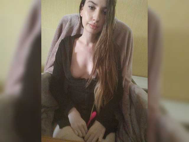 Alexi12 live cam on BongaCams
