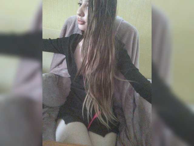 Alexi12 live cam on BongaCams
