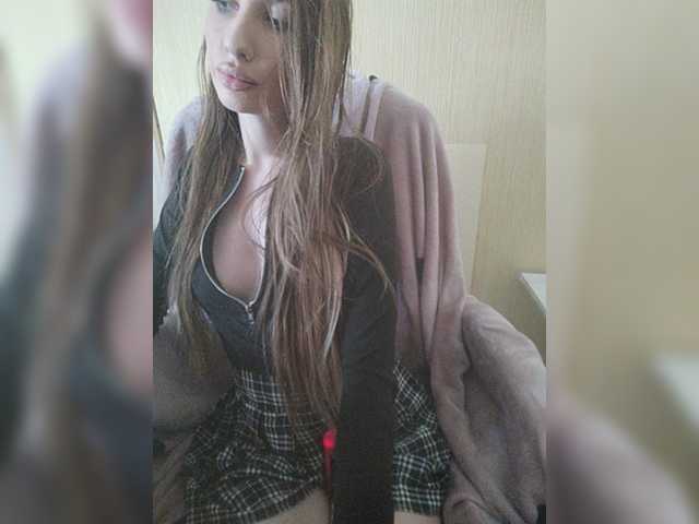 Alexi12 live cam on BongaCams