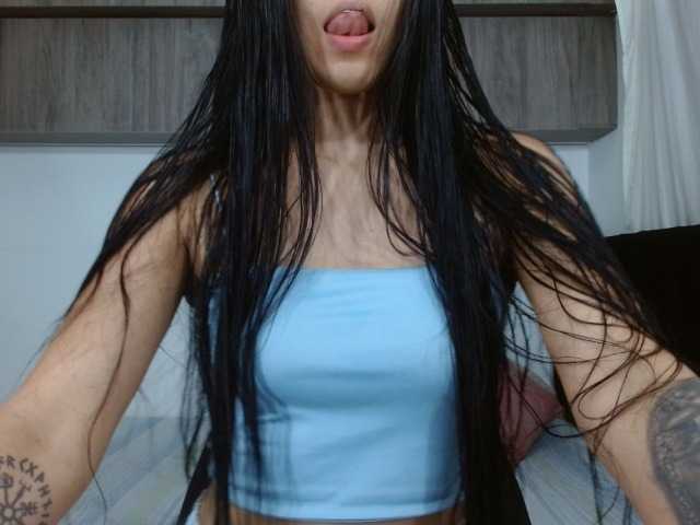 Moon--1 live cam on BongaCams