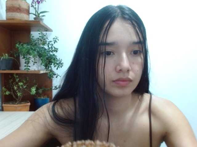 Moon--1 live cam on BongaCams
