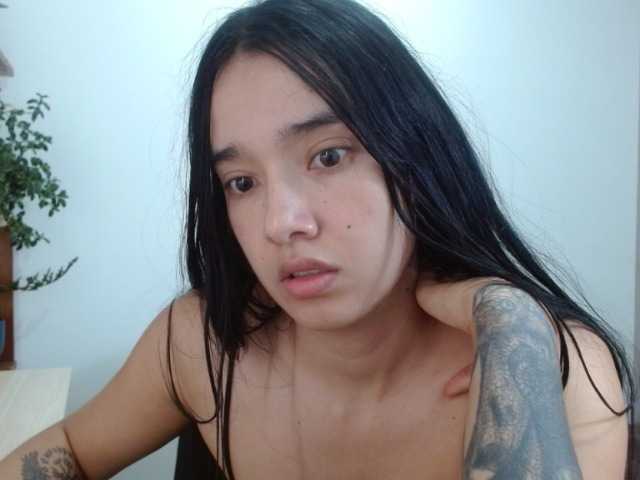Moon--1 live cam on BongaCams
