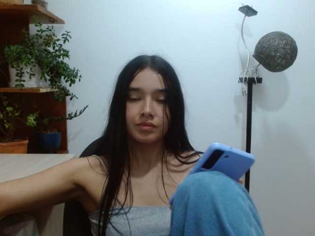 Moon--1 live cam on BongaCams