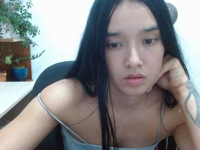 Moon--1 live cam on BongaCams