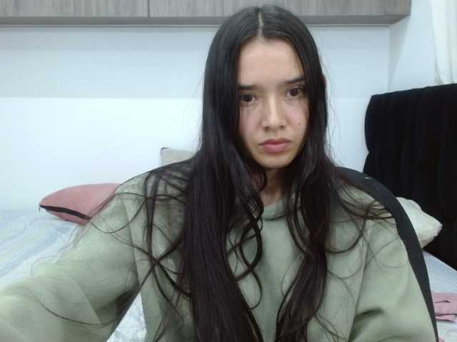 Moon--1 live cam on BongaCams