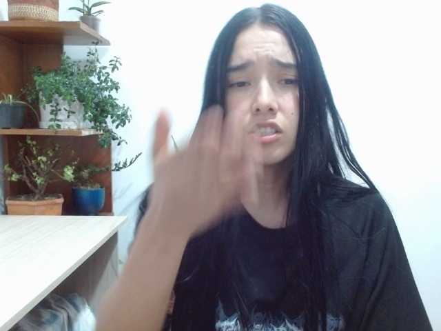 Moon--1, BongaCams üzerinde canlı