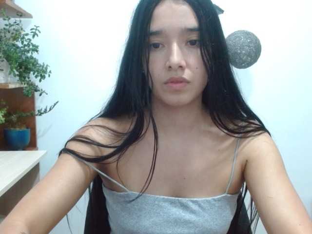 Moon--1 live cam on BongaCams