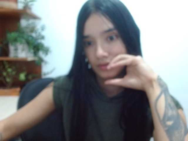 Moon--1 live cam on BongaCams