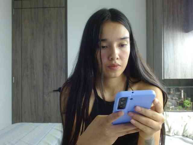 Moon--1 Live Webcam on BongaCams