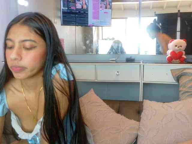 FarianaJulie webcam