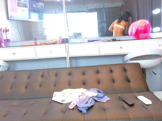 FarianaJulie webcam