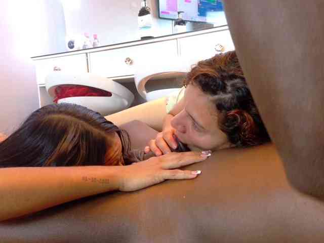 FarianaJulie webcam