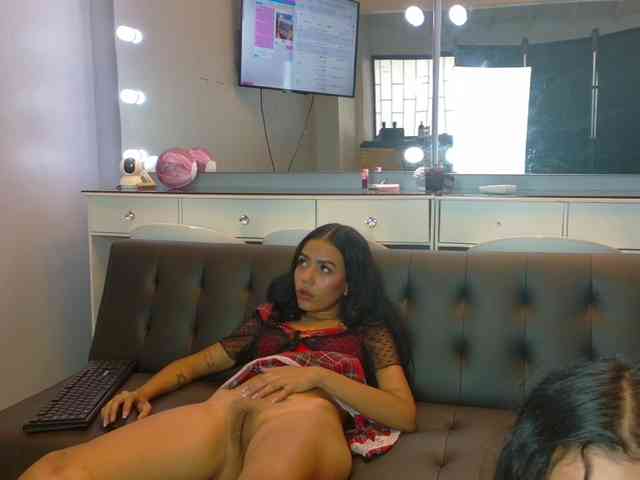 FarianaJulie webcam