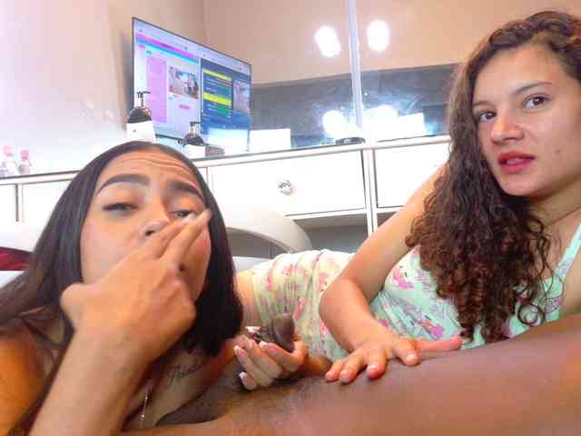 FarianaJulie webcam