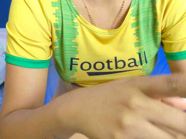 Model: FarianaJulie