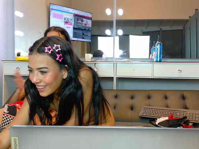 FarianaJulie webcam
