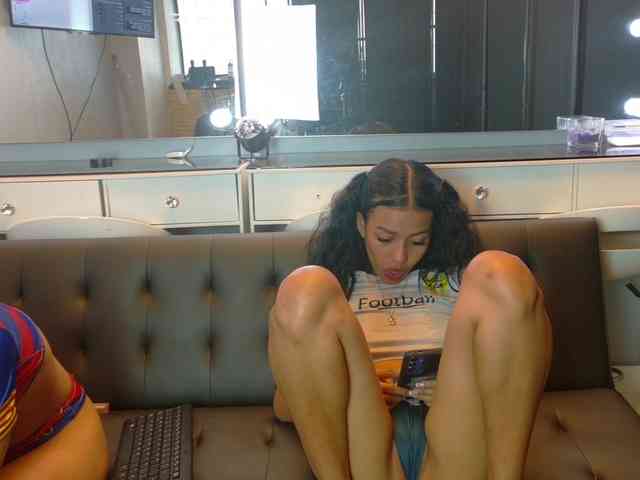 FarianaJulie webcam