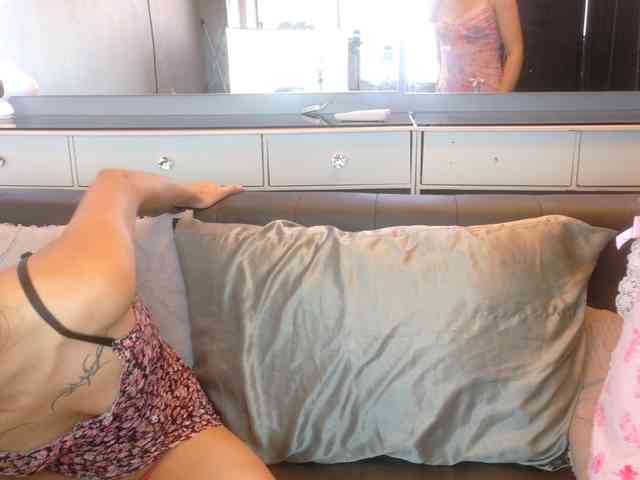 FarianaJulie webcam