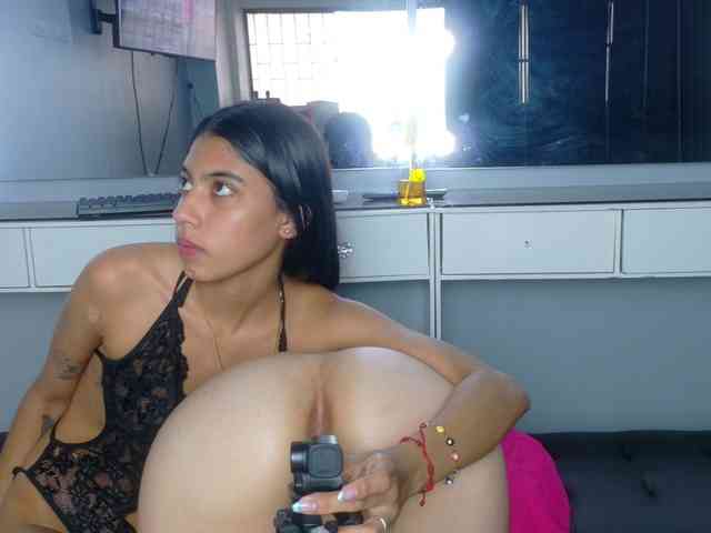 FarianaJulie webcam