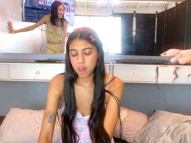 FarianaJulie webcam