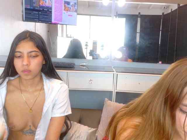 FarianaJulie webcam