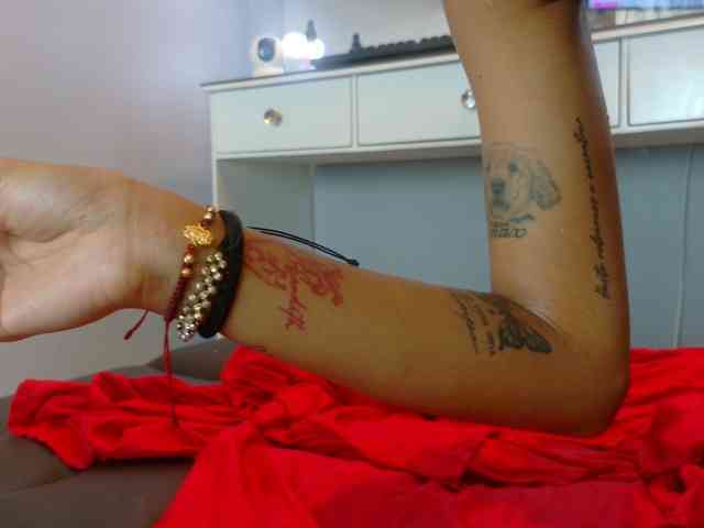 FarianaJulie webcam