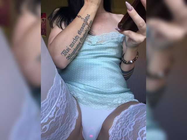 KarolinaMilf live cam on BongaCams