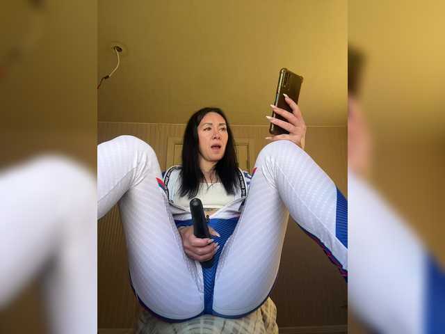 KarolinaMilf's BongaCams show and profile