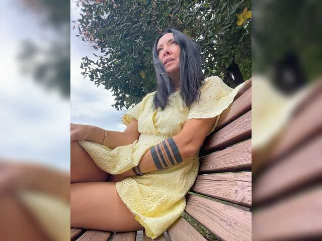 KarolinaMilf live cam on BongaCams