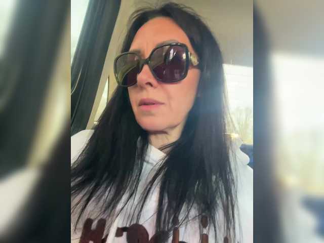 KarolinaMilf's BongaCams show and profile