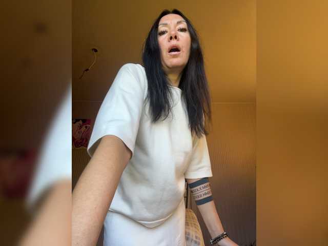TRULIULIUSHA live cam preview
