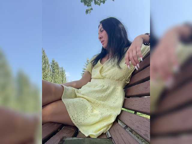 KarolinaMilf live cam on BongaCams
