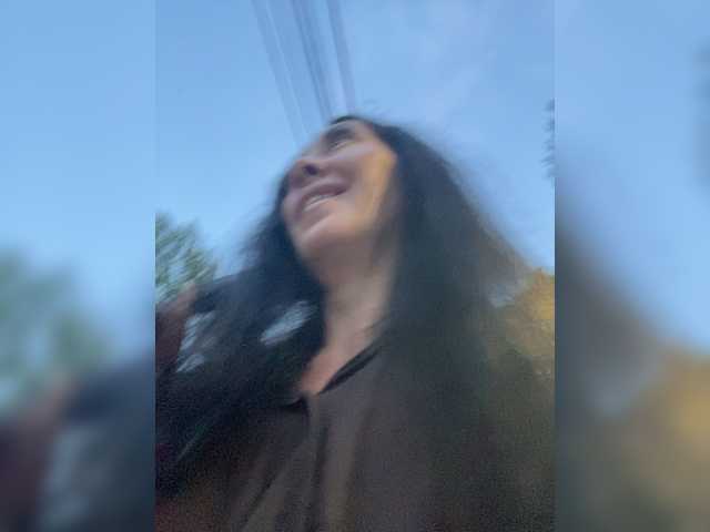 le modèle TRULIULIUSHA est en webcam porno dans un show sur le site bongacams, il possède les tags suivants: White/Caucasian,Brunette,Shaved