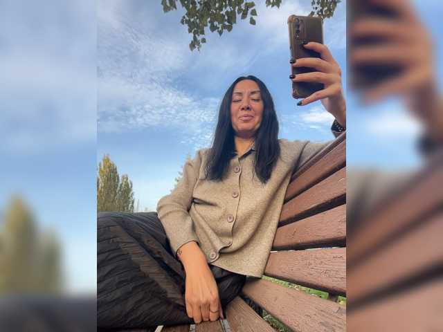 KarolinaMilf, live now on BongaCams