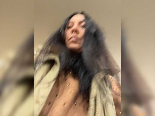 KarolinaMilf live cam on BongaCams