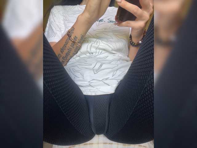 KarolinaMilf live cam on BongaCams