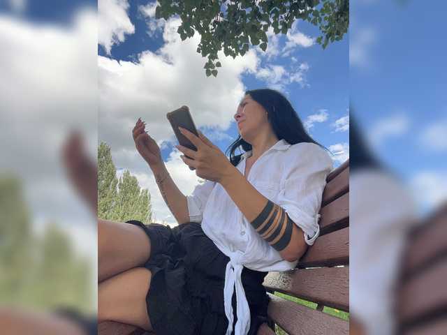 KarolinaMilf live cam on BongaCams