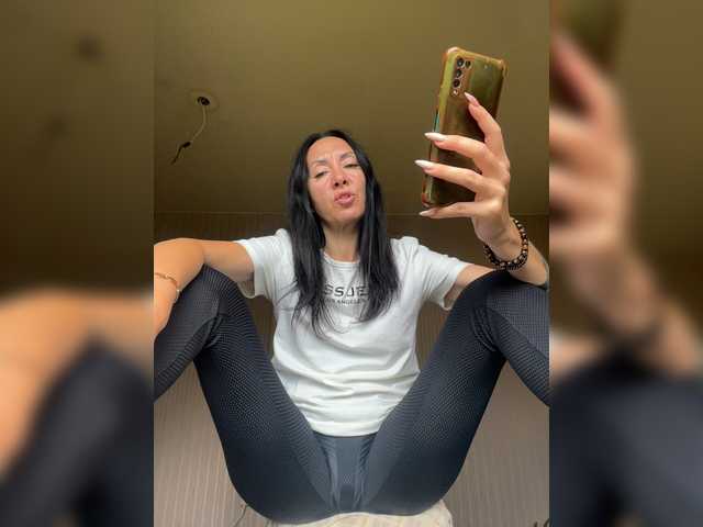 KarolinaMilf live cam on BongaCams