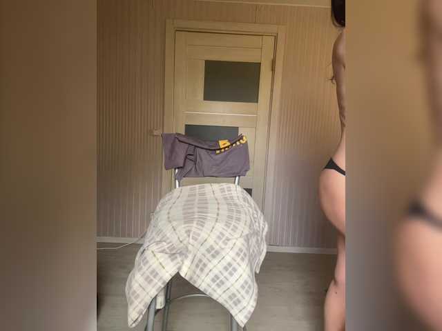 KarolinaMilf's BongaCams show and profile