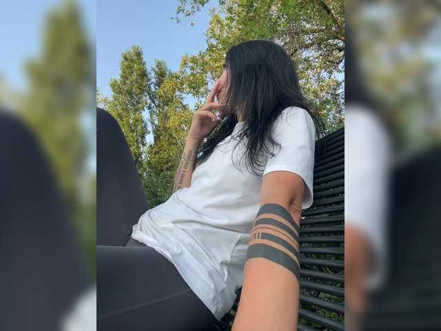 KarolinaMilf live cam on BongaCams