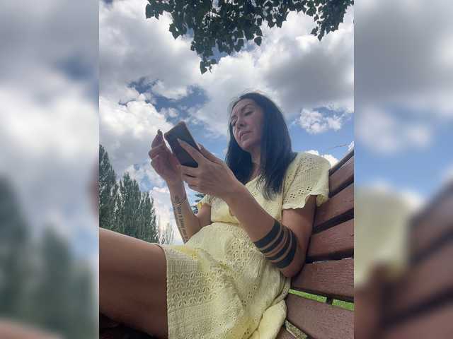 KarolinaMilf live cam on BongaCams